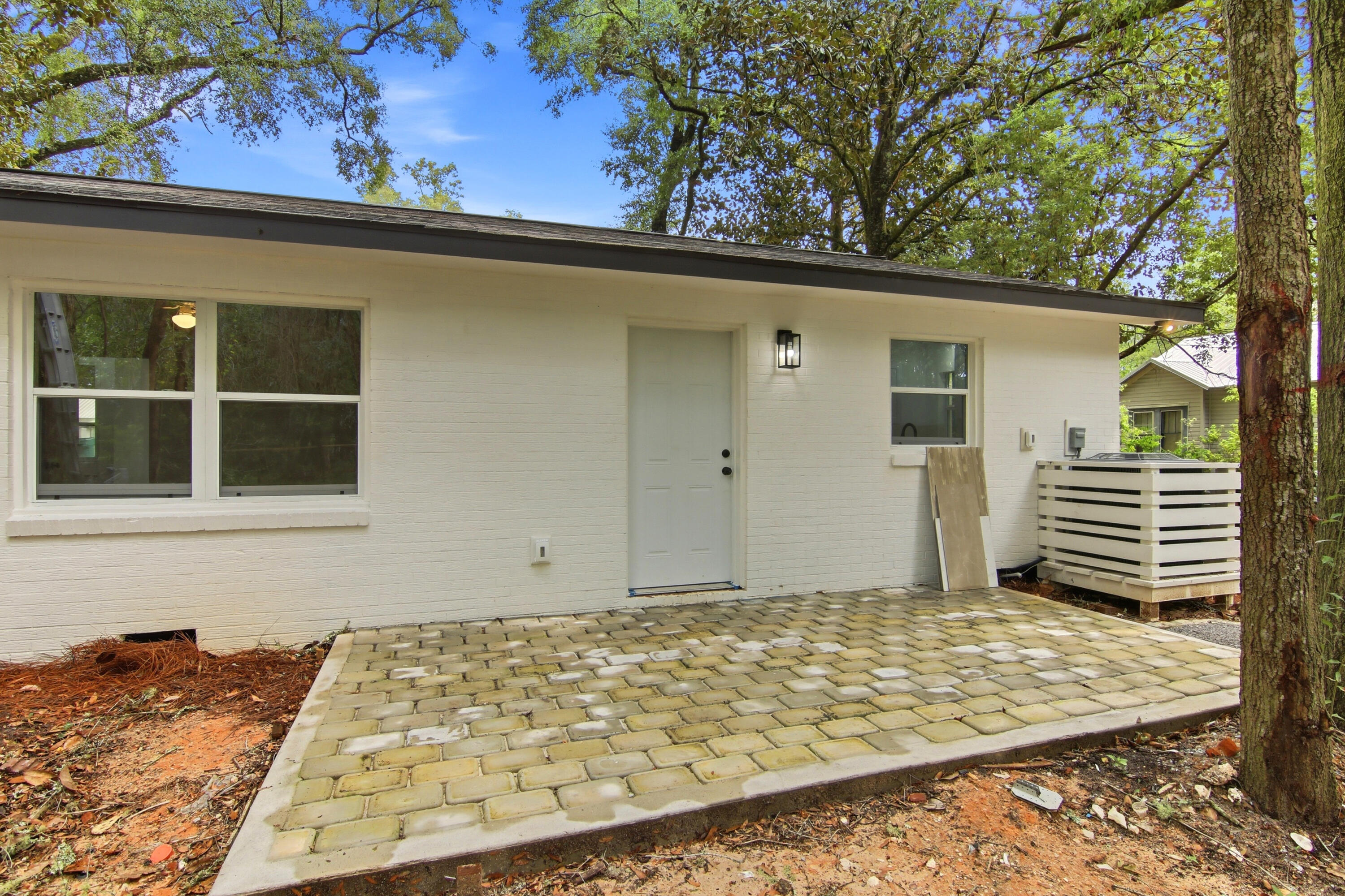 101 W Live Oak Avenue Defuniak Springs FL 32435