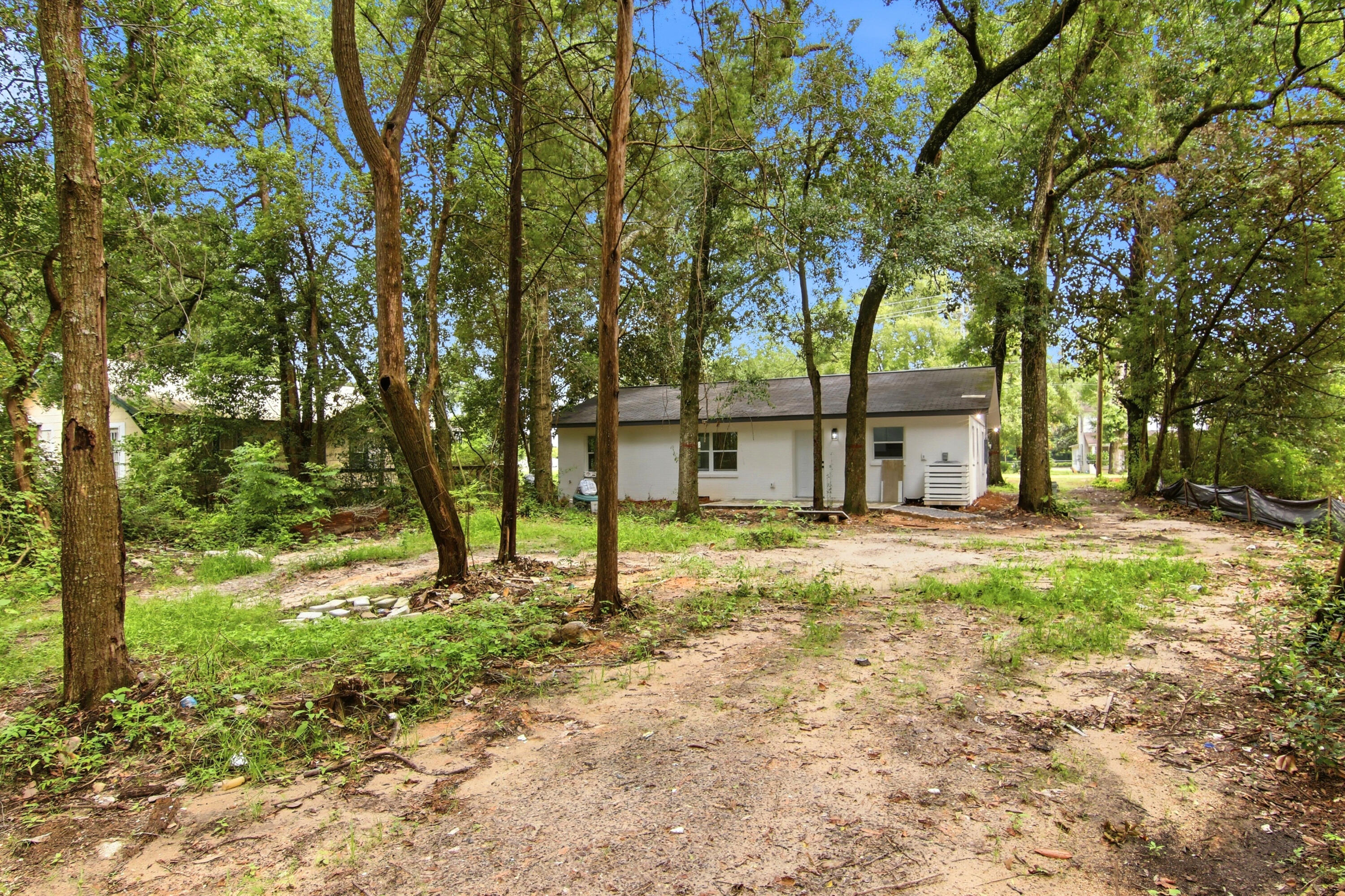 101 W Live Oak Avenue Defuniak Springs FL 32435