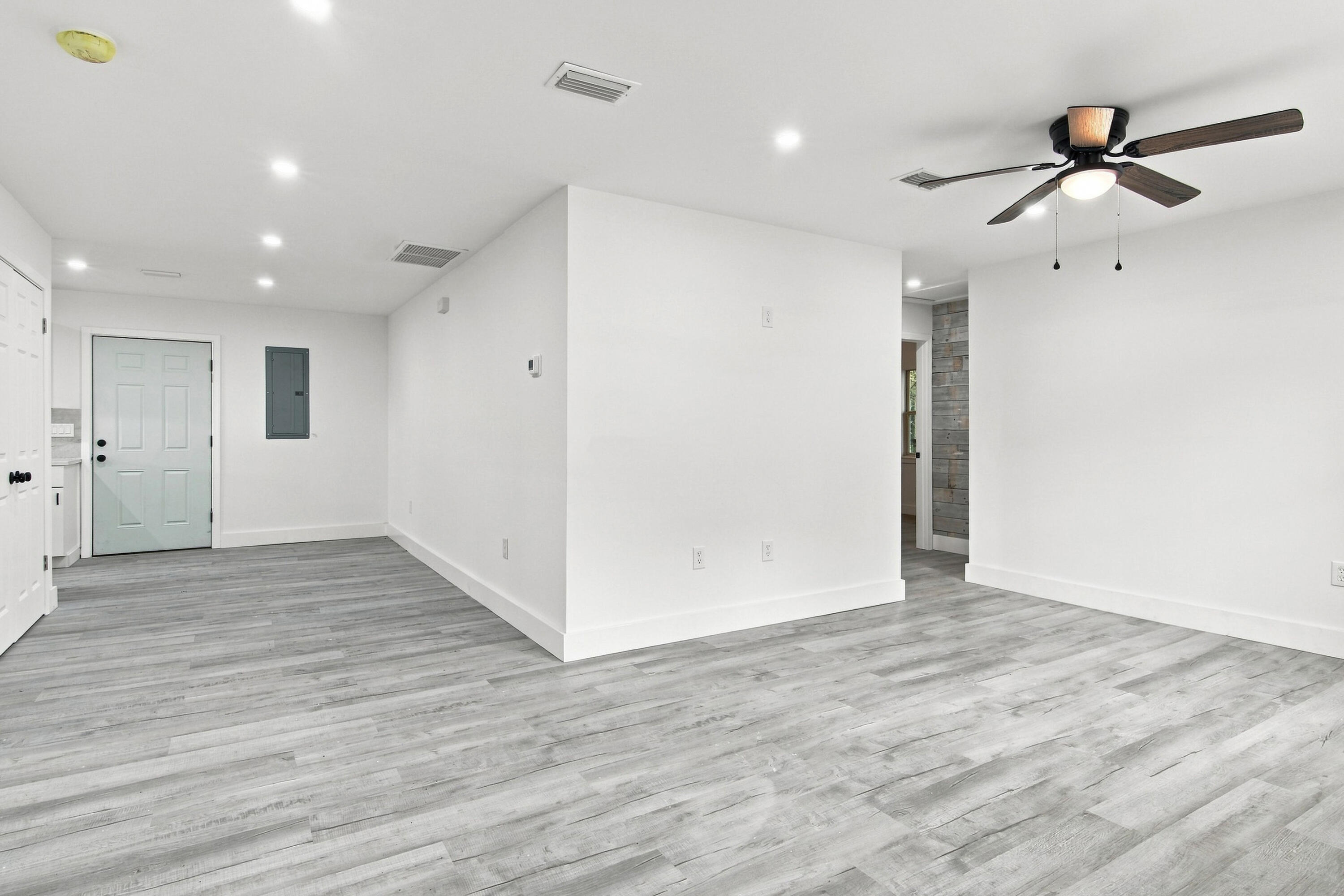 101 W Live Oak Avenue Defuniak Springs FL 32435
