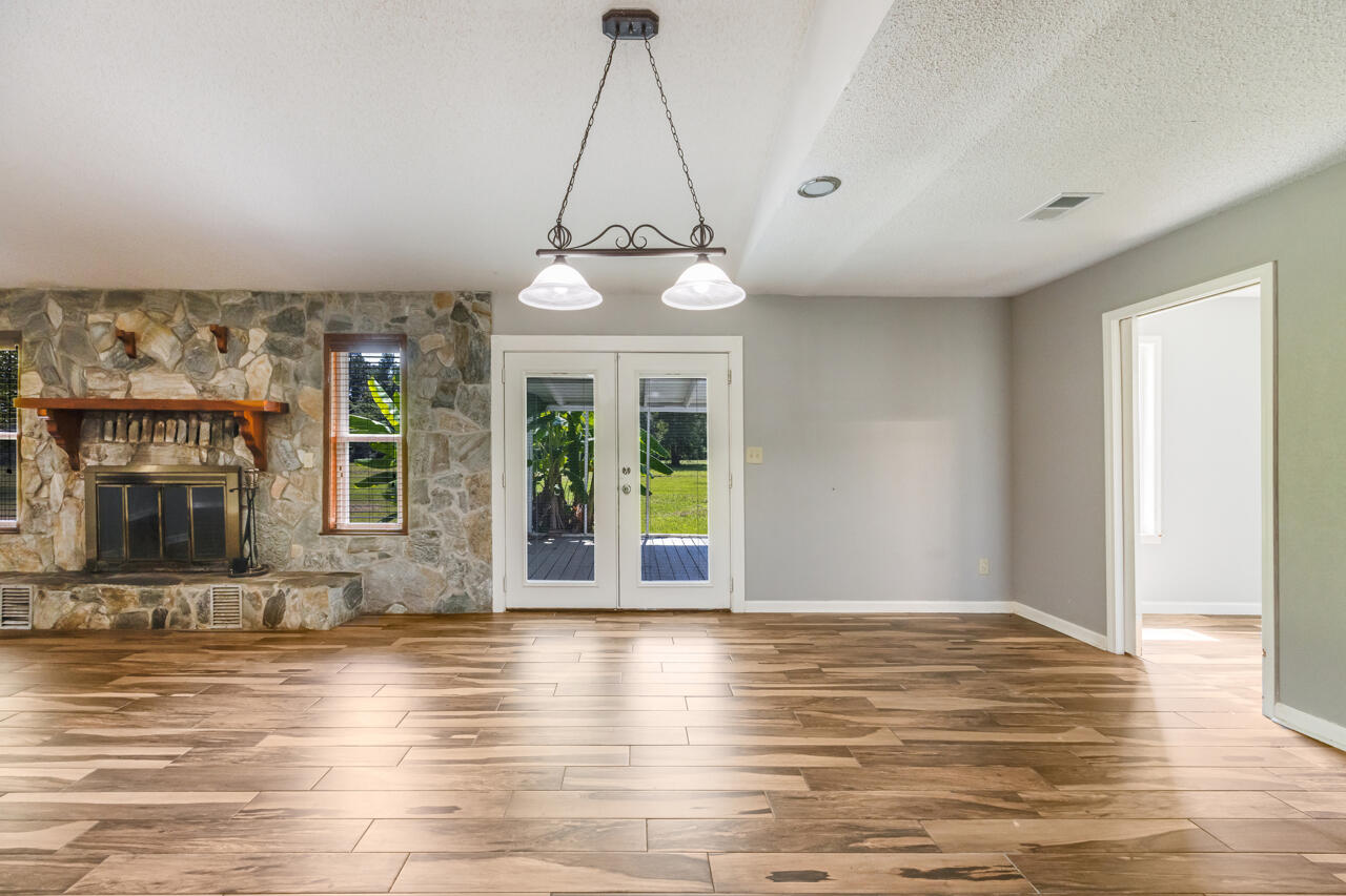 5811 Monroe Street Baker FL 32531