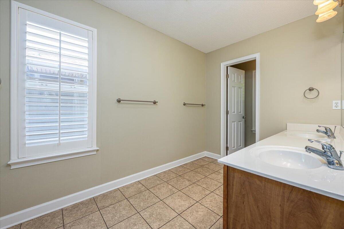2708 Apple Blossom Court Shalimar FL 32579