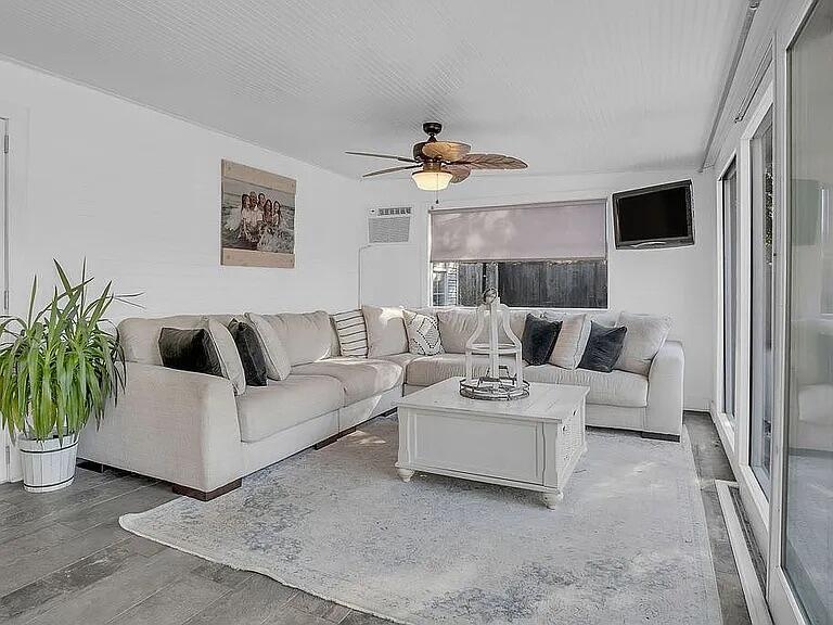 9435 E River Drive Navarre FL 32566
