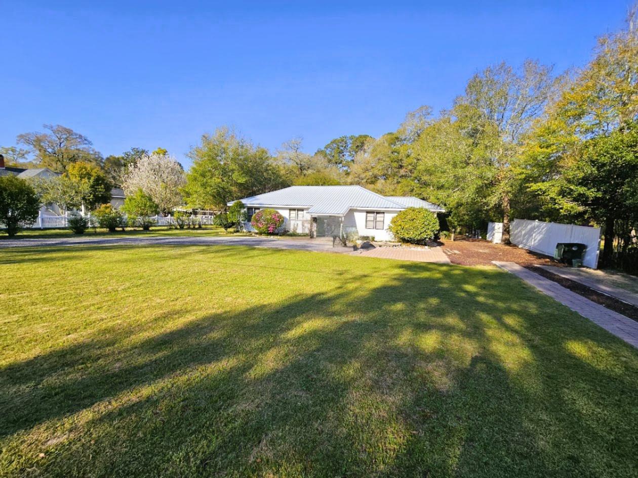164 S 13th Street Defuniak Springs FL 32435