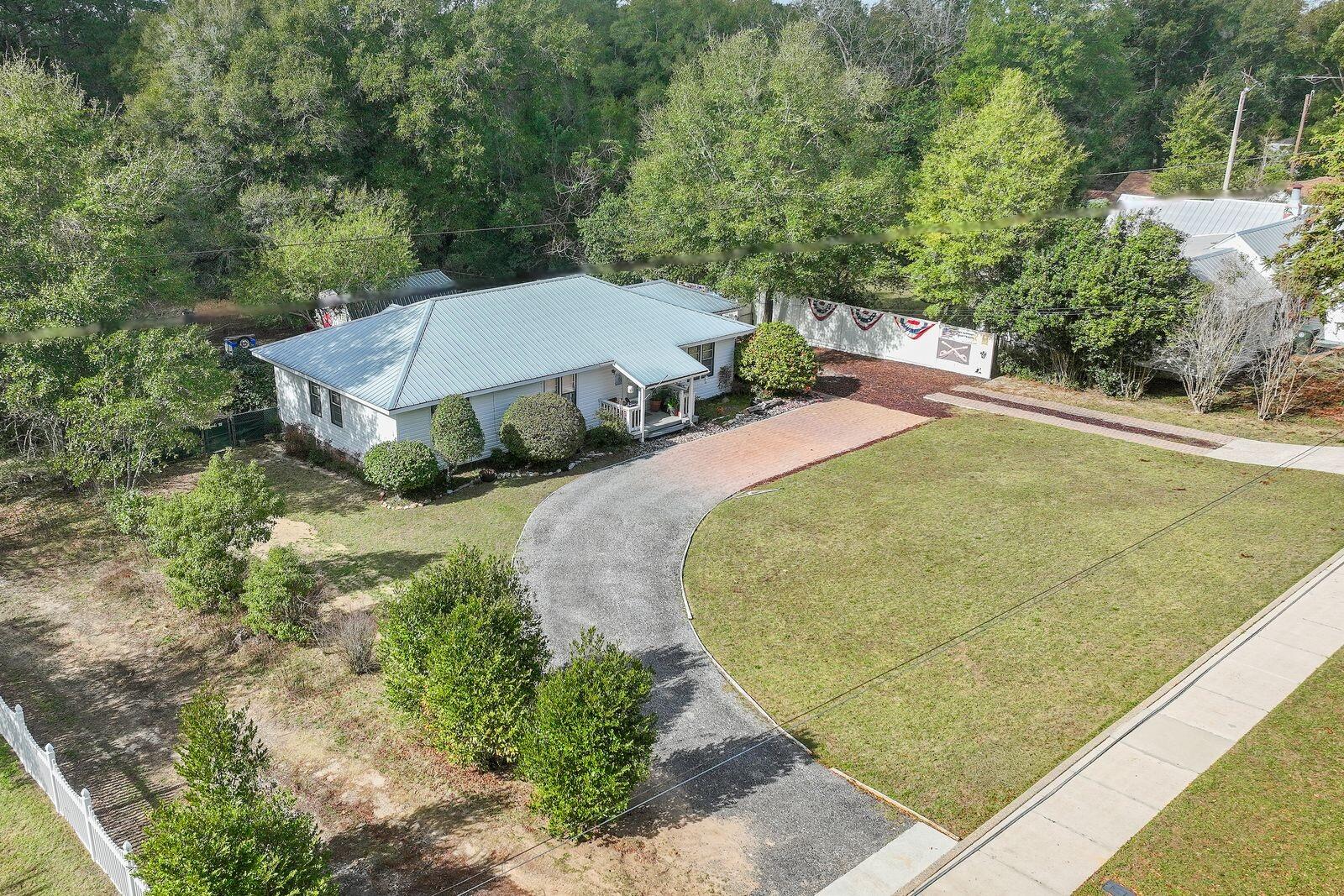 164 S 13th Street Defuniak Springs FL 32435