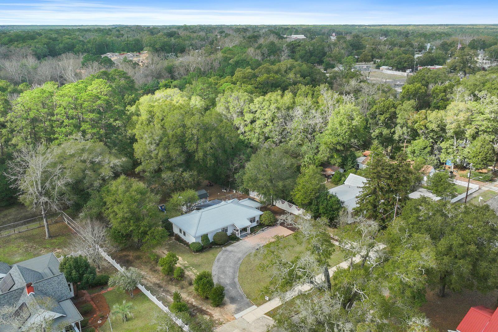 164 S 13th Street Defuniak Springs FL 32435