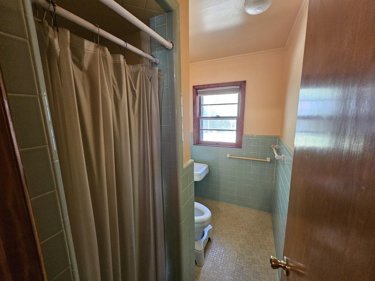 164 S 13th Street Defuniak Springs FL 32435