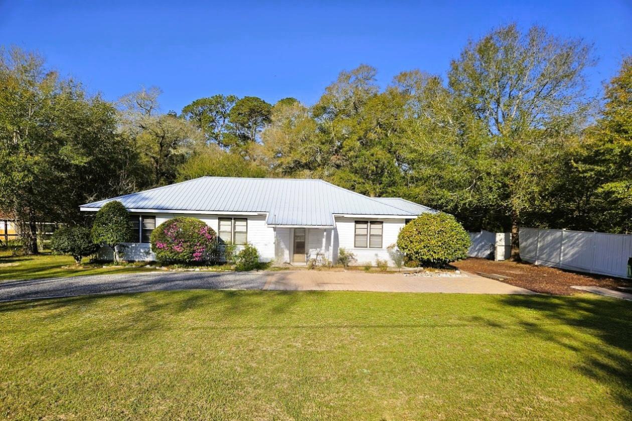 164 S 13th Street Defuniak Springs FL 32435