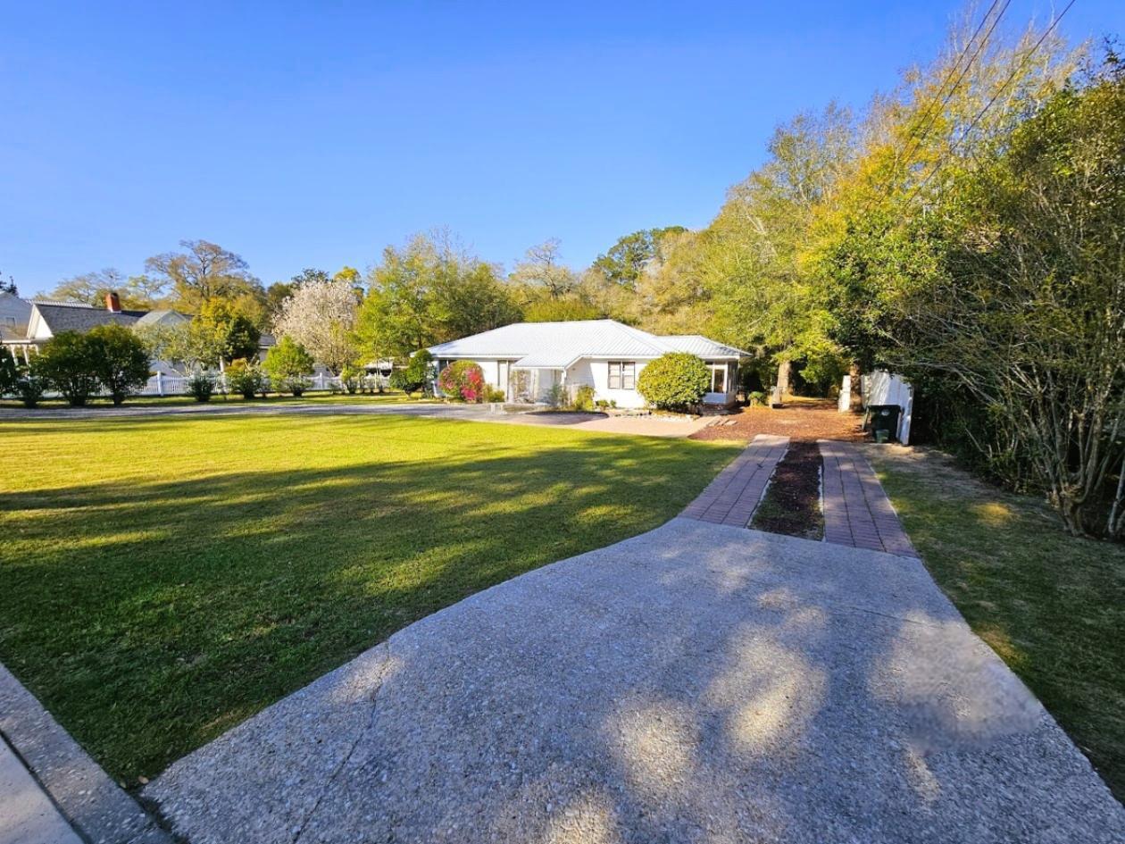 164 S 13th Street Defuniak Springs FL 32435