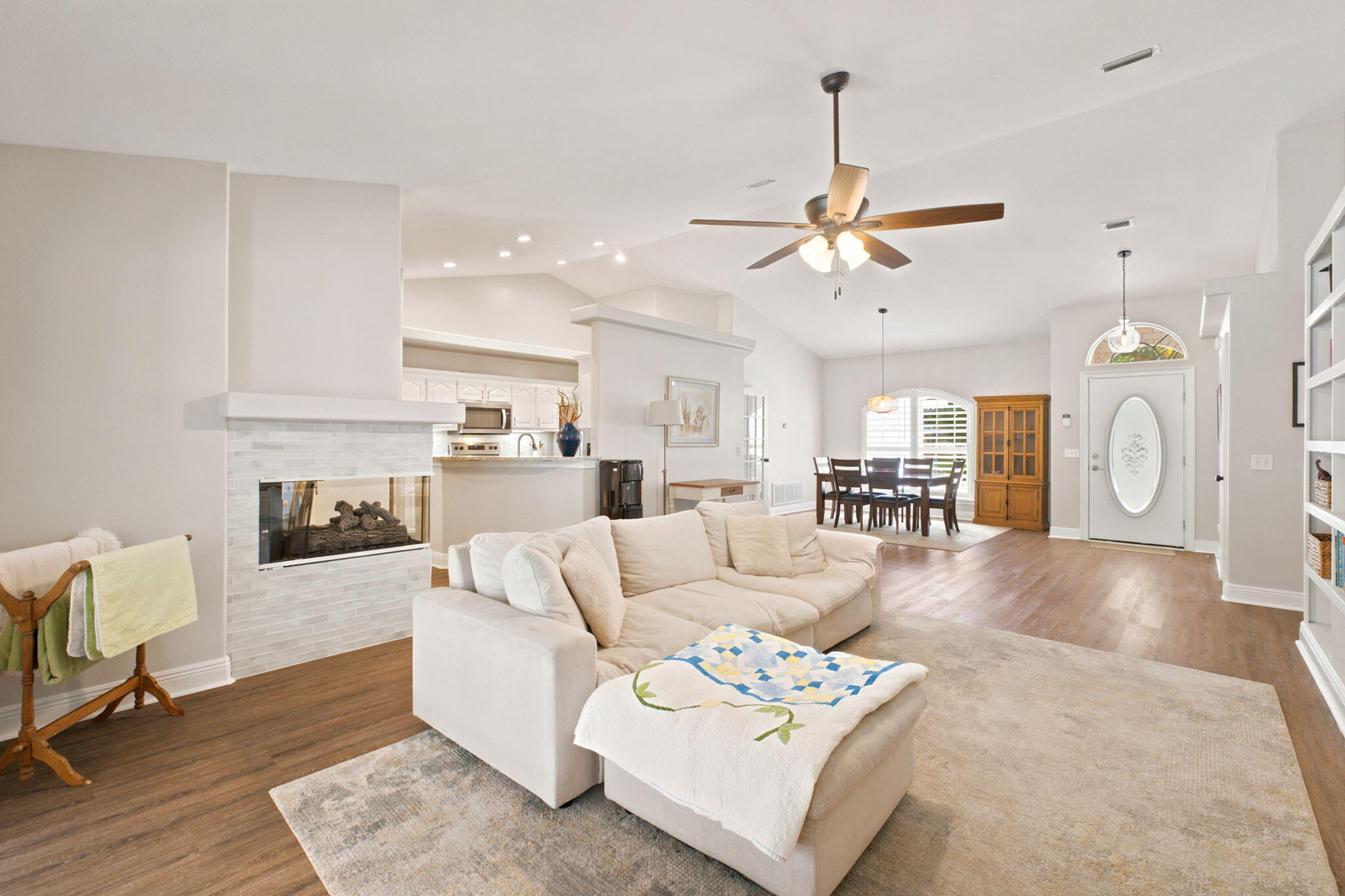 3144 Calle De Cortez Navarre FL 32566