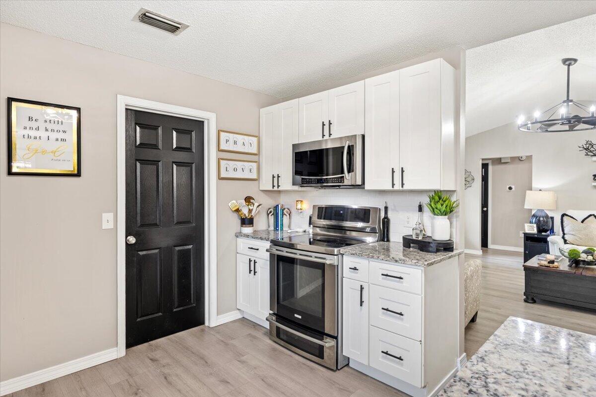 6613 Fairmont Street Navarre FL 32566