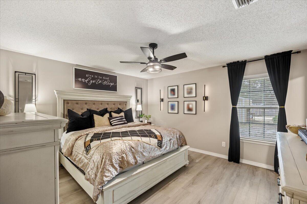 6613 Fairmont Street Navarre FL 32566