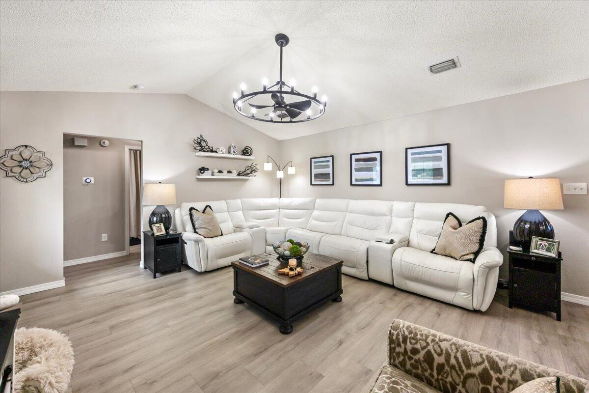 6613 Fairmont Street Navarre FL 32566
