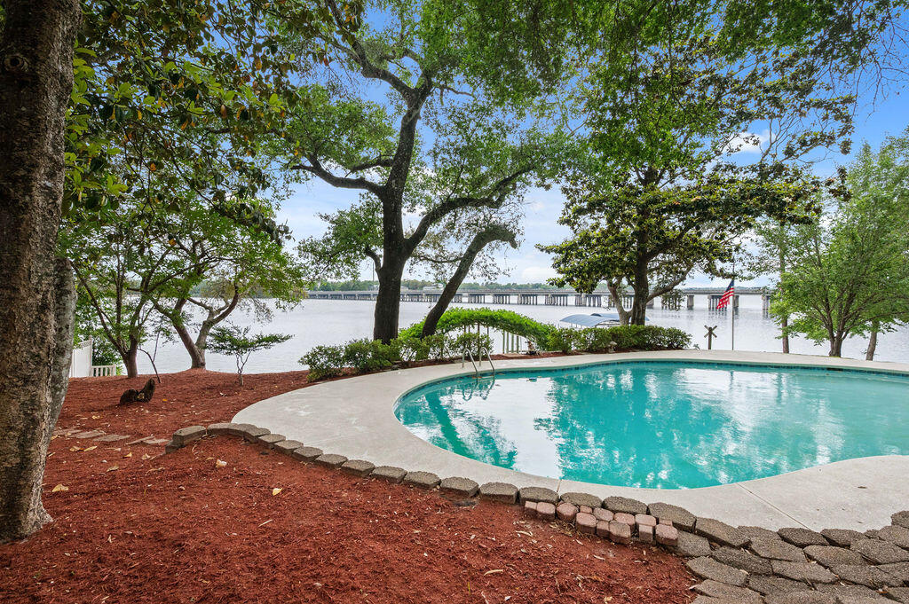 104 Bayou Drive Niceville FL 32578