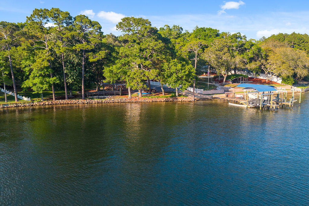 104 Bayou Drive Niceville FL 32578