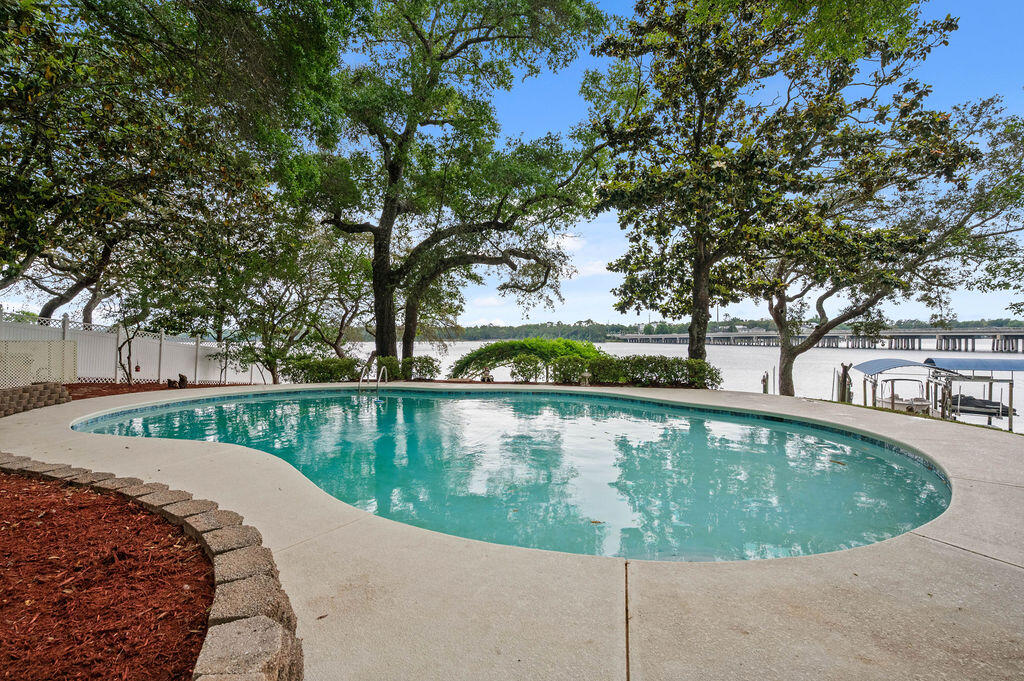 104 Bayou Drive Niceville FL 32578