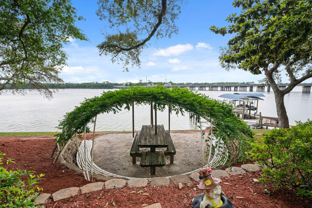 104 Bayou Drive Niceville FL 32578