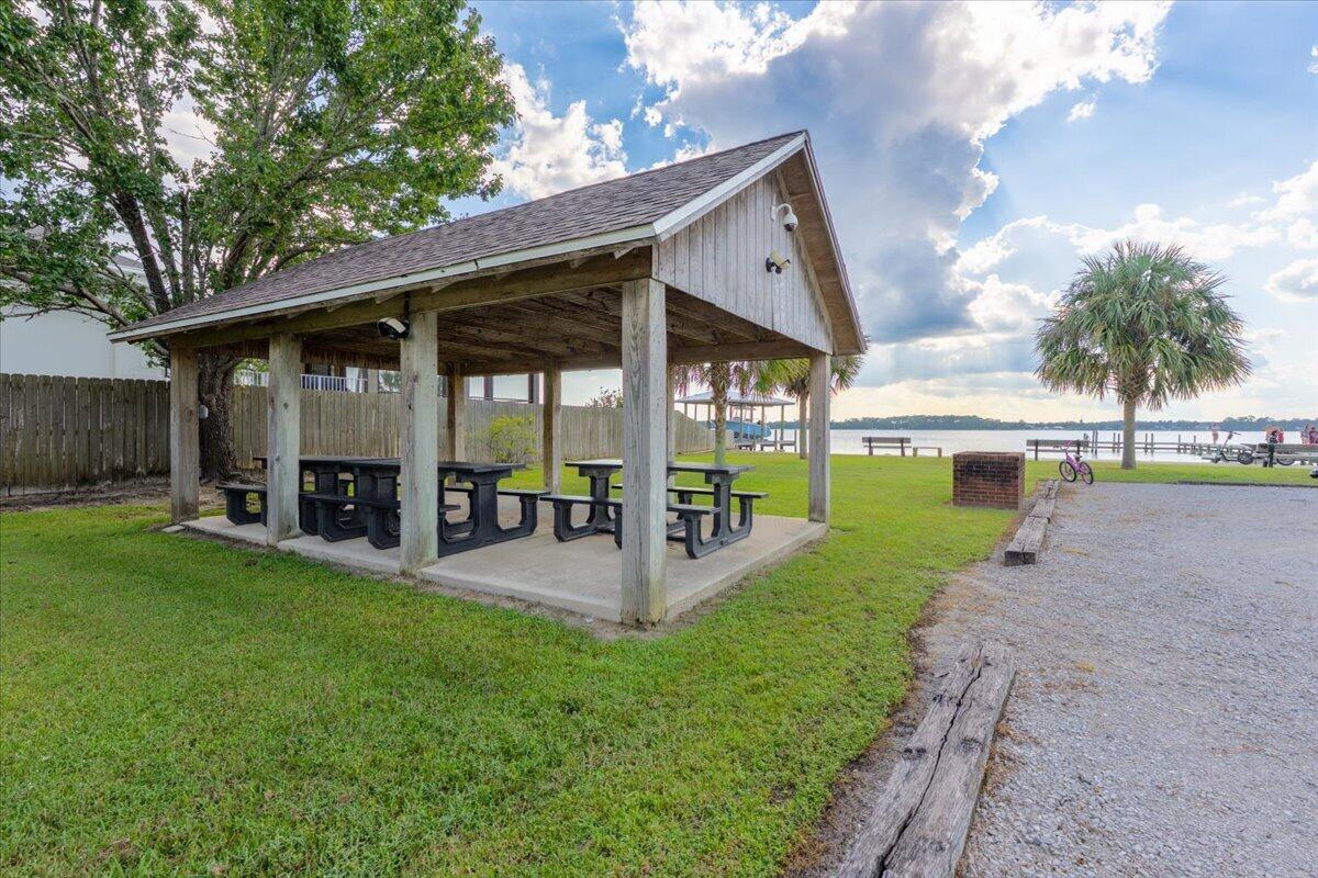 205 Yacht Club Drive Niceville FL 32578