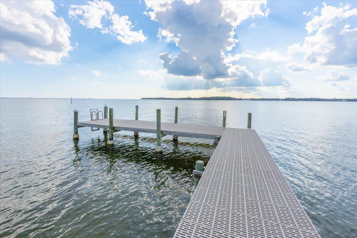 205 Yacht Club Drive Niceville FL 32578