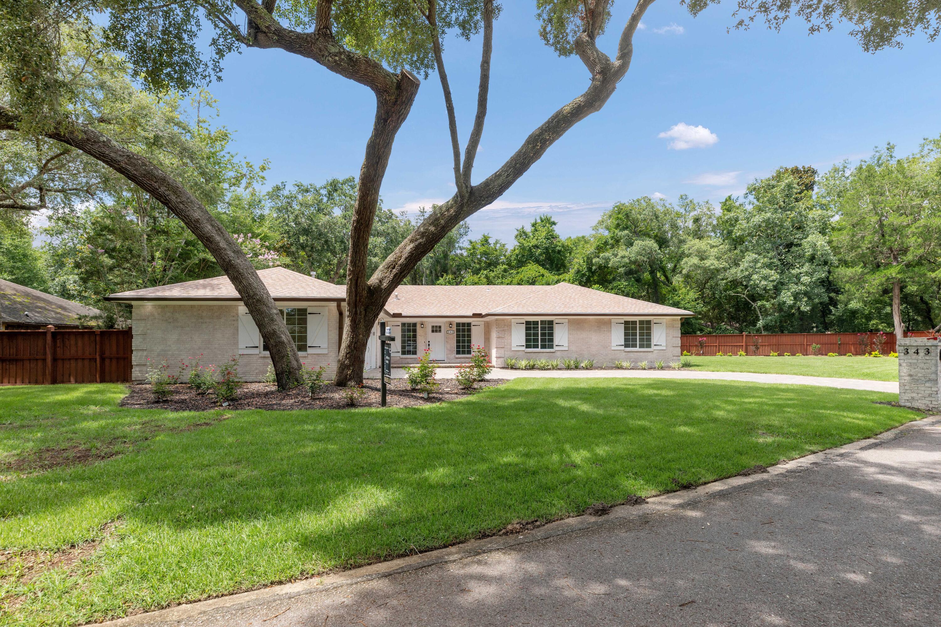 343 Oaklake Lane Niceville FL 32578