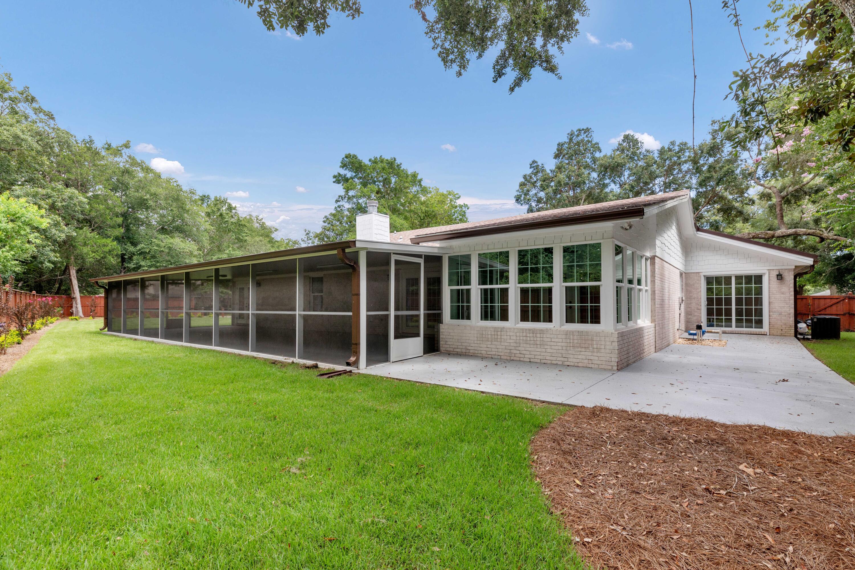 343 Oaklake Lane Niceville FL 32578