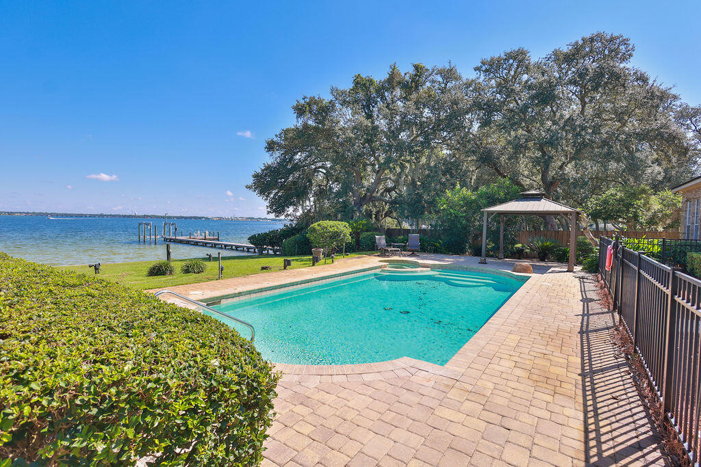 217 NE Yacht Club Drive Fort Walton Beach FL 32548