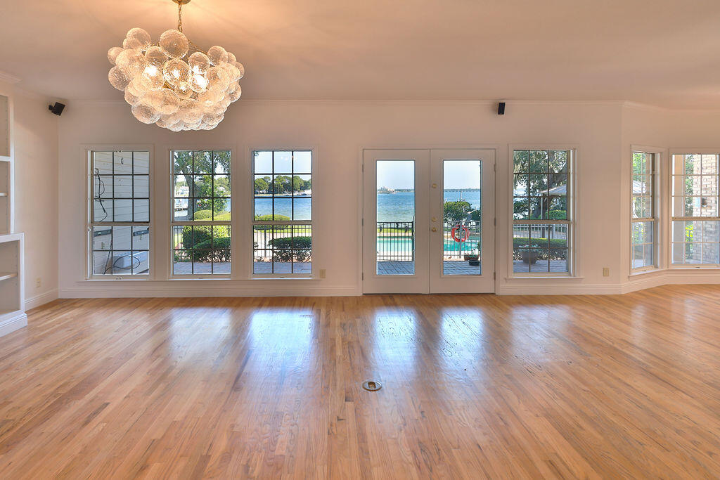 217 NE Yacht Club Drive Fort Walton Beach FL 32548