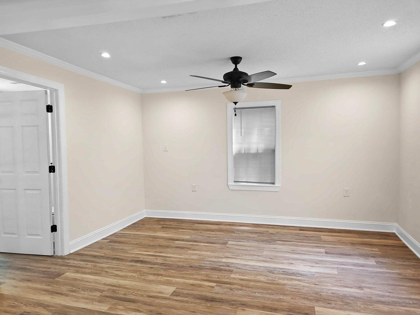 962 N Lloyd Street Crestview FL 32536