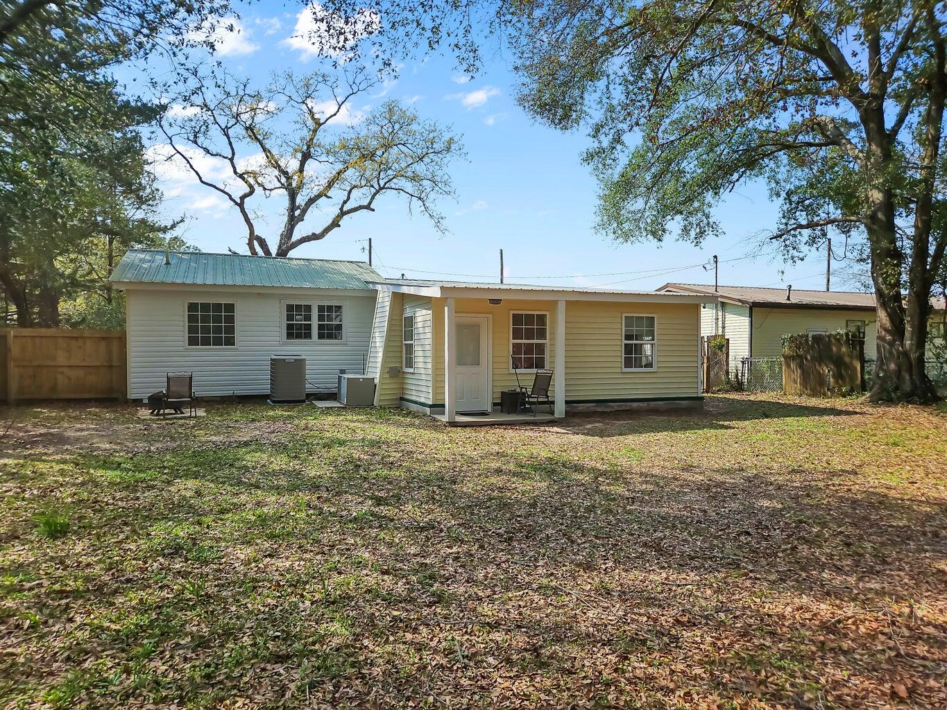962 N Lloyd Street Crestview FL 32536