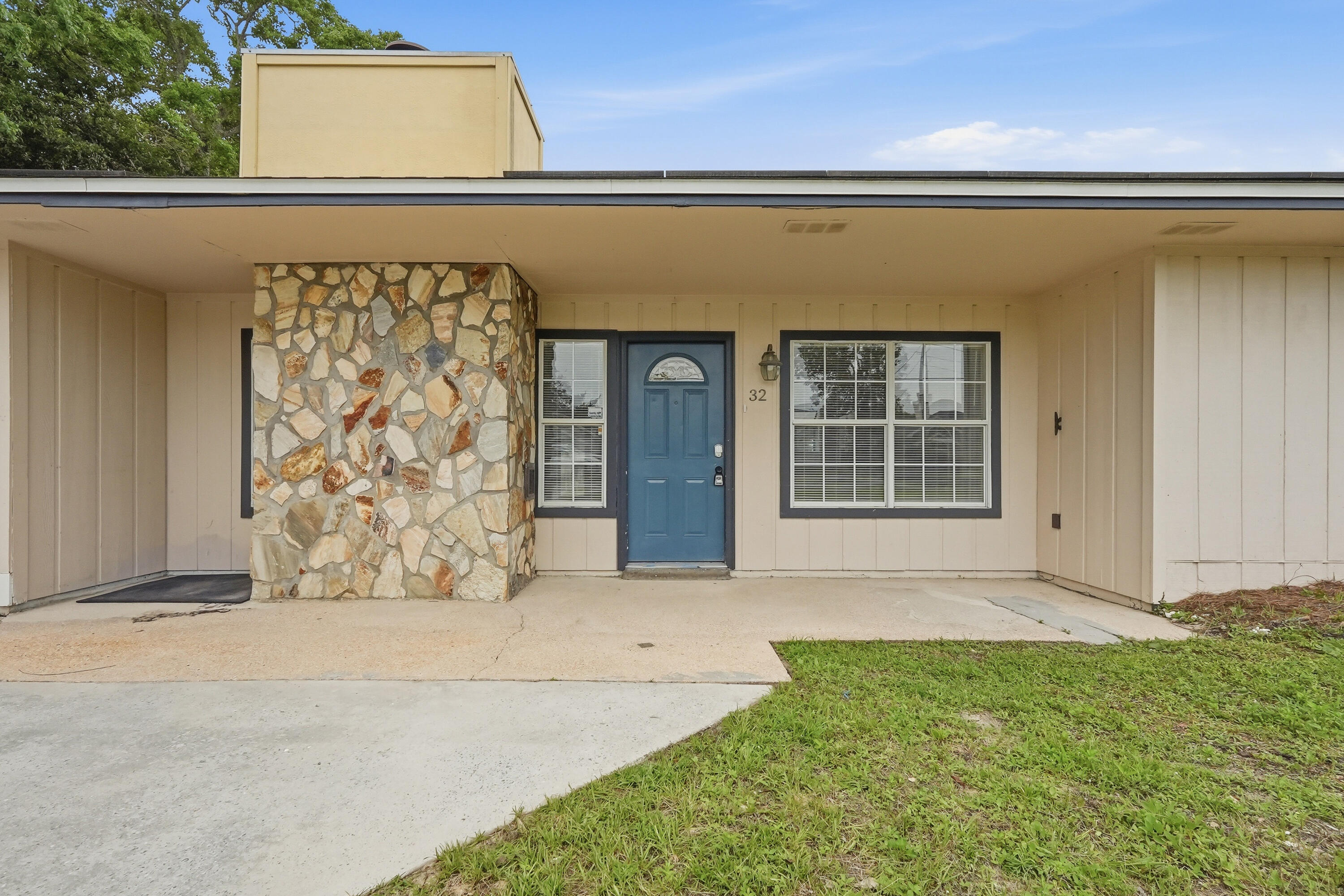 32 Cascabellas Street Mary Esther FL 32569