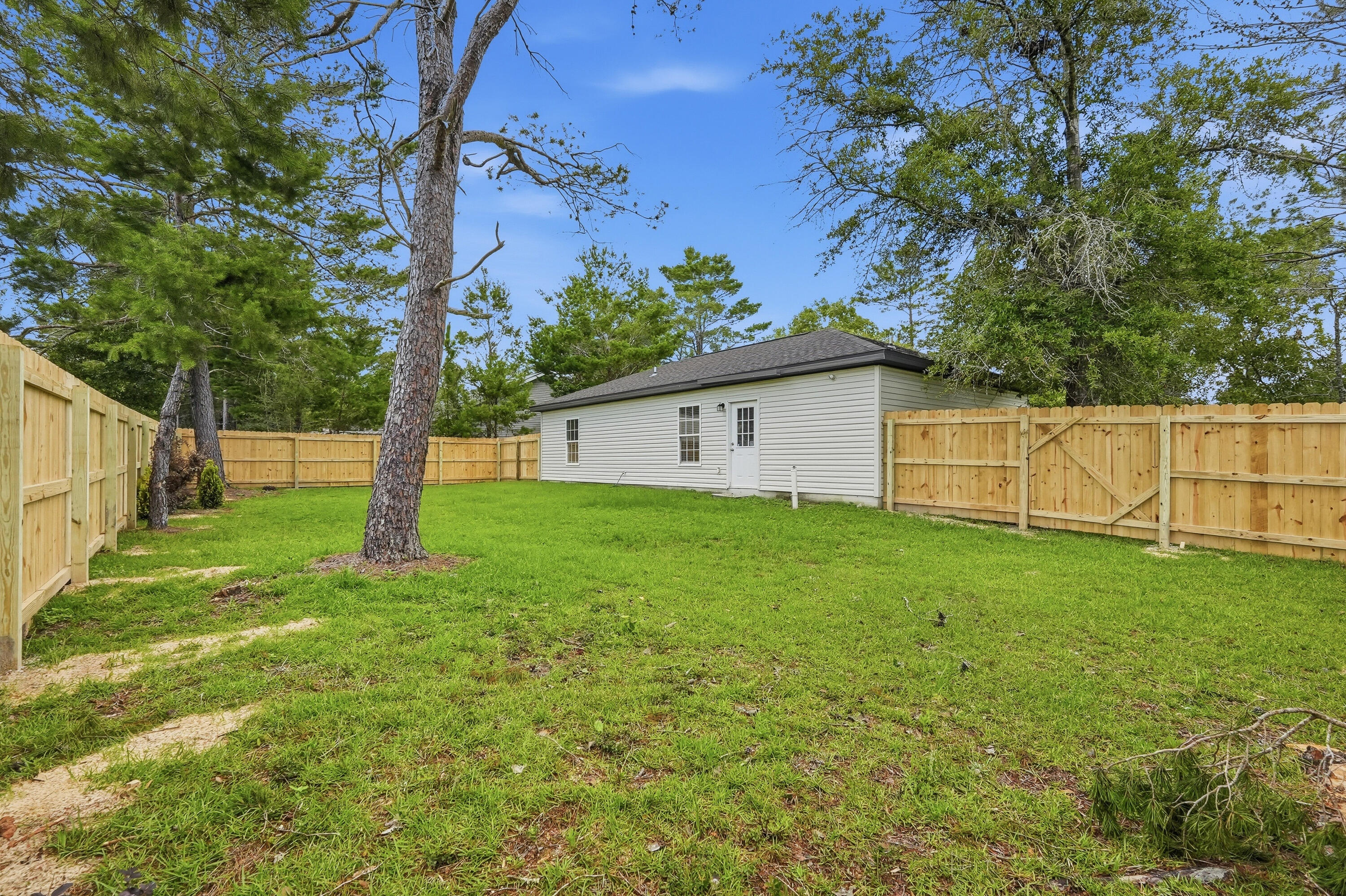 254 E Iris Lane Defuniak Springs FL 32433