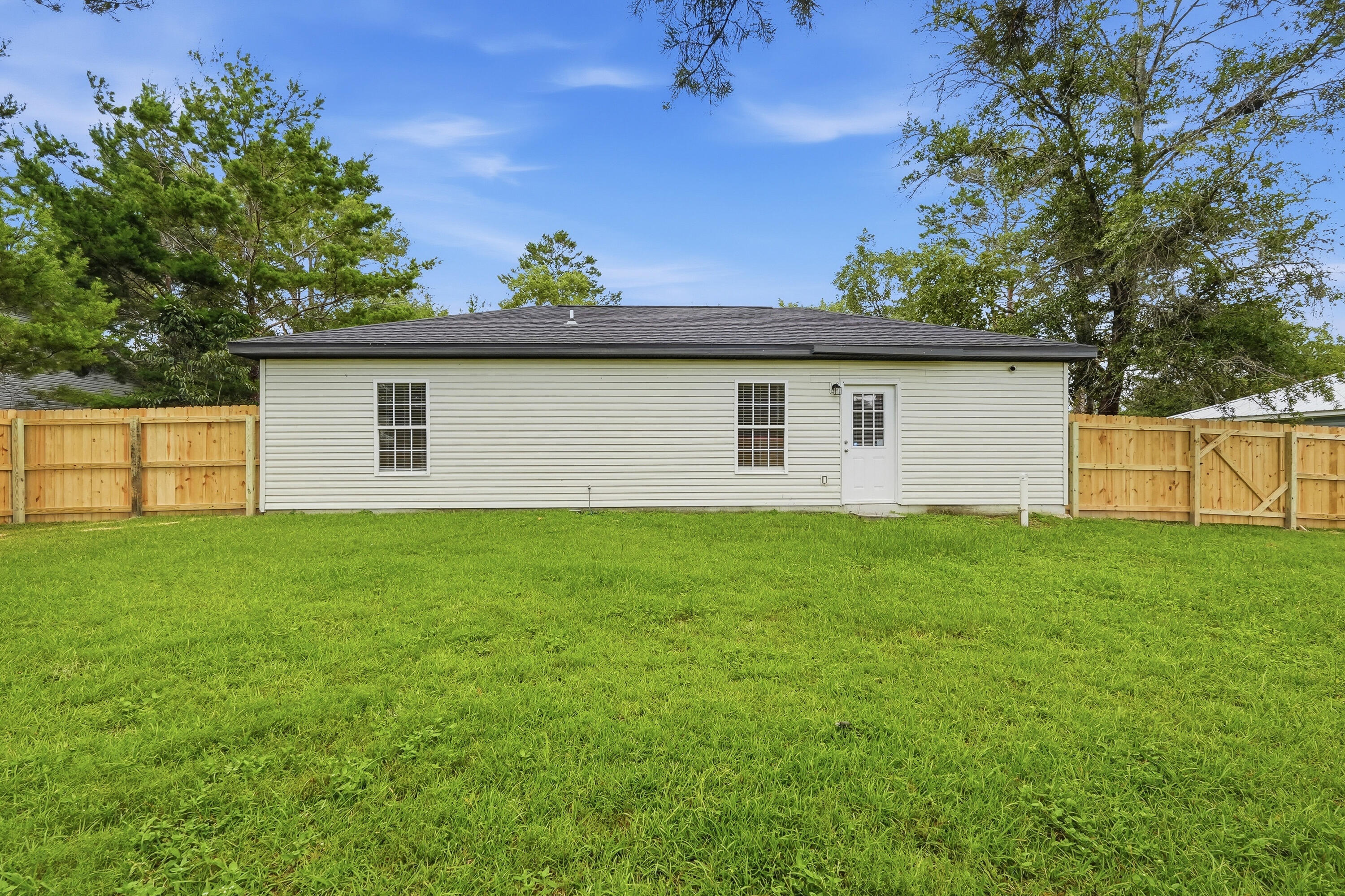 254 E Iris Lane Defuniak Springs FL 32433
