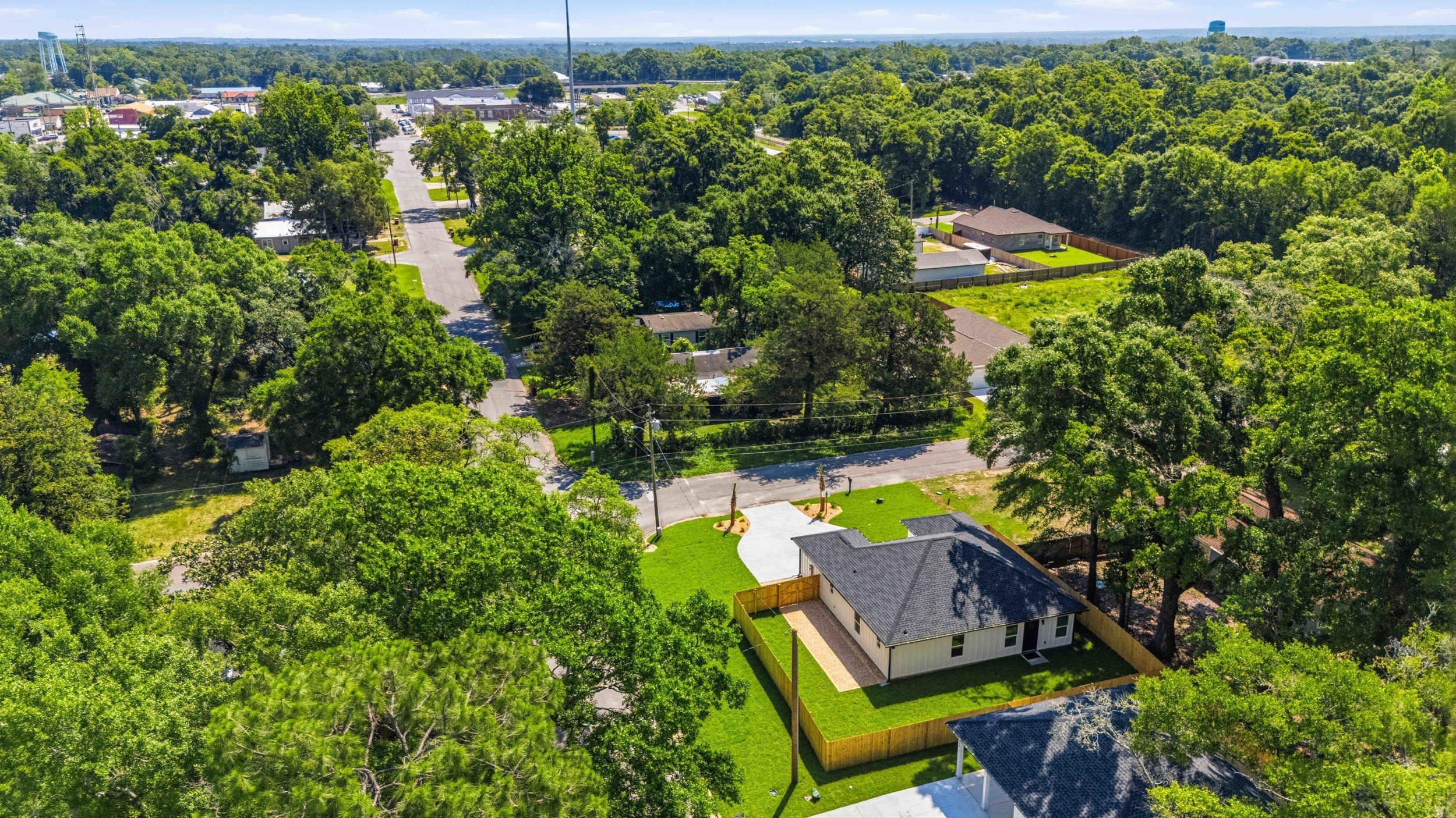 150 N Booker Street Crestview FL 32536