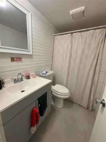 9235A Lagoon Place Davie FL 33324