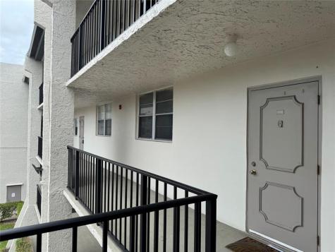 9235A Lagoon Place Davie FL 33324