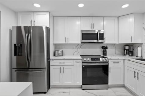 9623 S Hollybrook Lake Drive Pembroke Pines FL 33025