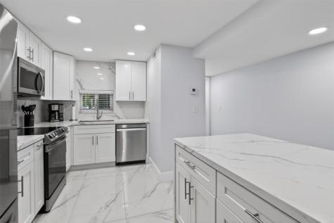 9623 S Hollybrook Lake Drive Pembroke Pines FL 33025