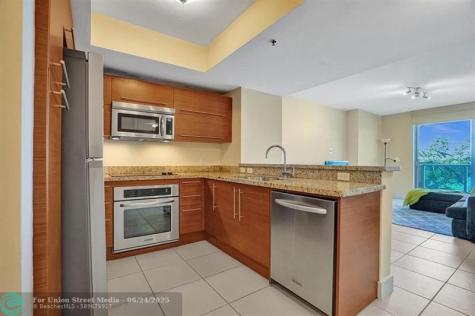 2641 N Flamingo Road Sunrise FL 33323