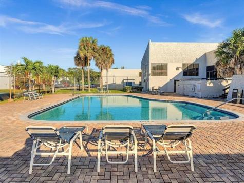 2609 N 40th Avenue Hollywood FL 33021