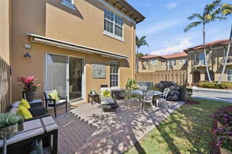 6982 Julia Gardens Drive Coconut Creek FL 33073