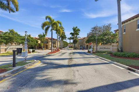 6982 Julia Gardens Drive Coconut Creek FL 33073