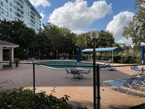 3850 Washington Street Hollywood FL 33021