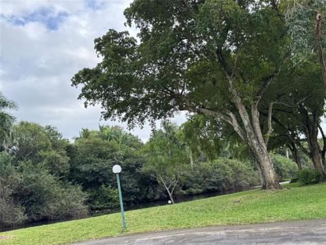 120 Royal Park Drive Oakland Park FL 33309