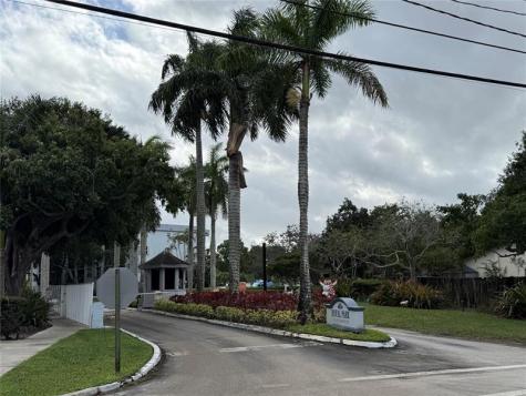 120 Royal Park Drive Oakland Park FL 33309