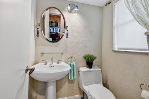 450 SE 7th Street Dania Beach FL 33004