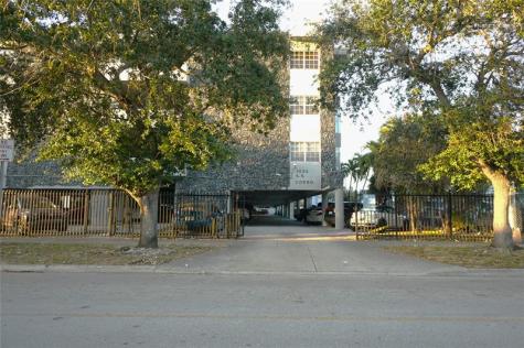 1035 W 77th Street Hialeah FL 33014