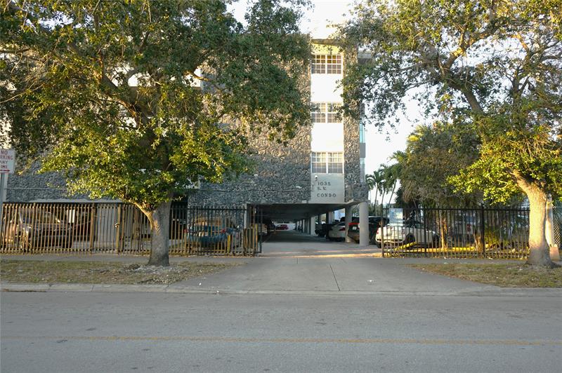1035 W 77th Street Hialeah FL 33014