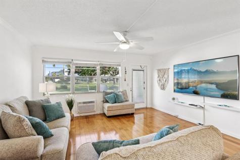 270 Newport R Deerfield Beach FL 33442