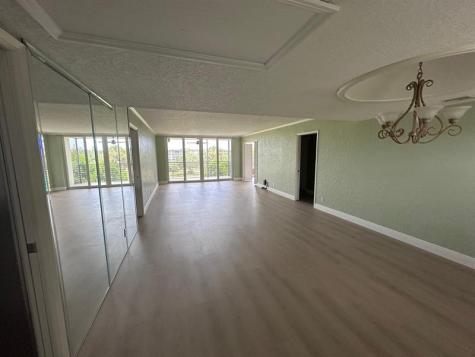 3850 Oaks Clubhouse Drive Pompano Beach FL 33069