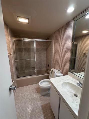 3850 Oaks Clubhouse Drive Pompano Beach FL 33069