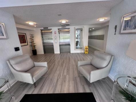 3850 Oaks Clubhouse Drive Pompano Beach FL 33069